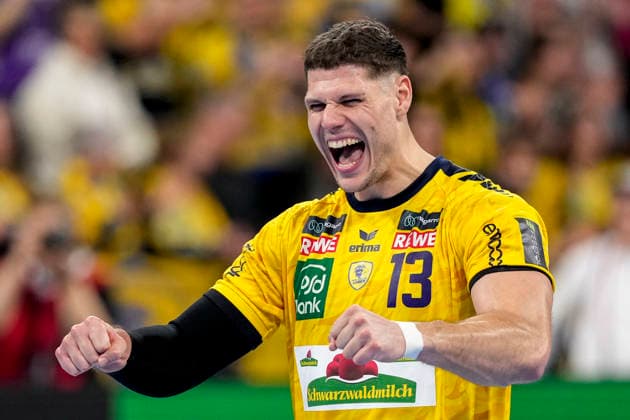 Sebastian Heymann (RNL, 13), Spieler der Rhein-Neckar-Löwen, Einzelbild, Einzelfoto, Aktion, Action, Jubel nach dem Schlusspfiff, Freude über den Sieg, Sieger, Gewinner, jubelt, jubeln, fröhlich, positiv, freut sich, freuen, optimistisch, Highlight, 28.03.2026, Mannheim (Deutschland), Handball, Bundesliga, Rhein-Neckar Löwen - HSG Wetzlar