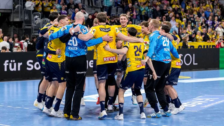 Spieler der Rhein-Neckar-Löwen, Jubel nach dem Schlusspfiff, Freude über den Sieg, Sieger, Gewinner, jubelt, jubeln, fröhlic h, positiv, freut sich, freuen, optimistisch, Highlight, Action, Aktion, tanzen im Kreis, Teamkreis, Mannschaftskreis, 28.03.2026, Mannheim (Deutschland), Handball, Bundesliga, Rhein-Neckar Löwen - HSG Wetzlar