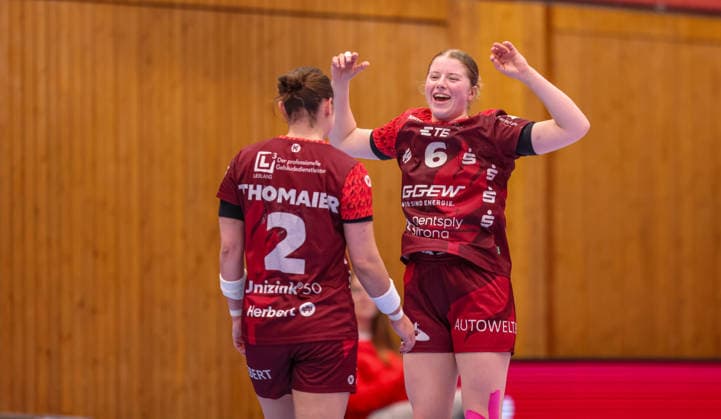 GER, Bensheim, HSG Bensheim Auerbach Flames vs Buxtehuder SV, Alsco Handball Bundesliga Frauen, Handball, DHB, Spielzeit 2025 2026, Weststadthalle Bensheim, 21. Spieltag im Bild v.l.: Mareike Thomaier (HSG Bensheim Auerbach Flames Frauen 2), Nina Engel (HSG Bensheim Auerbach Flames Frauen 6), Freude und Emotionen nach dem Sieg, Jubel DFB DFL REGULATIONS PROHIBIT ANY USE OF PHOTOGRAPHS AS IMAGE SEQUENCES AND OR QUASI-VIDEO, 28.03.2026 Copyright: HMBxMedia HendrikxHamelau