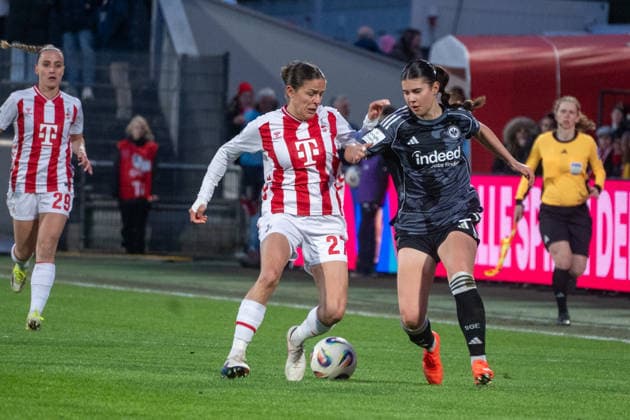 Deutschland: Fussball Google Pixel Frauen-Bundesliga 2025 2026 - 1.FC Köln vs Eintracht Frankfurt-22. Spieltag - Franz-Kremer-Stadion (Köln): in Aktion Noemi Ivelj (Eintracht Frankfurt, 4) gegen Laura Feiersinger (1.FC Köln, 27) Copyright: xOrhanxHabashx
