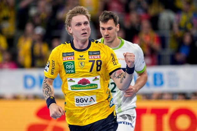 Torschütze Edwin Aspenbäck (RNL, 78), Spieler der Rhein-Neckar-Löwen, jubelt über ein Tor, Jubel, jubeln, Torjubel, Torerfolg, celebrate the goal, goal, celebration, jubelt ueber das Tor, Freuen, Freude, freut sich, optimistisch, positiv, Spielszene, Highlight, Einzelbild, Einzelfoto, Aktion, Action, 28.03.2026, Mannheim (Deutschland), Handball, Bundesliga, Rhein-Neckar Löwen - HSG Wetzlar
