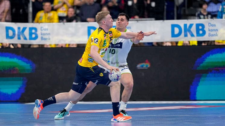 v.li.: Haukur Thrastarson (RNL, 25), Josip Simic (HSG, 10), Zweikampf, Spielszene, Duell, duel, tackle, tackling, Dynamik, Action, Aktion, 28.03.2026, Mannheim (Deutschland), Handball, Bundesliga, Rhein-Neckar Löwen - HSG Wetzlar