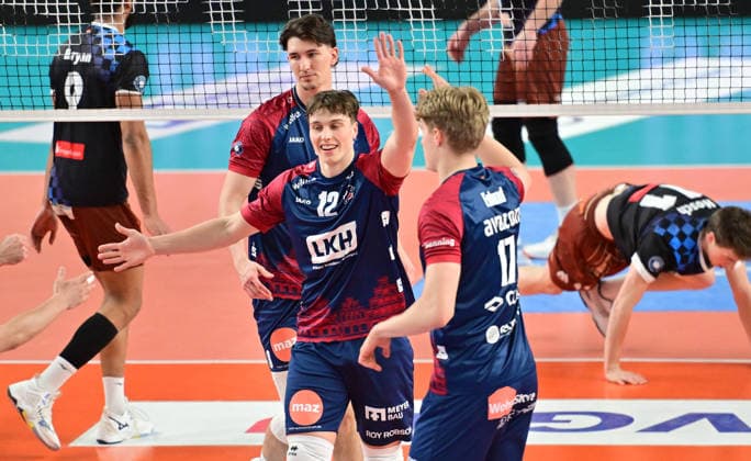 GER; 1.VBL, Play Off Viertelfinale, SVG Lueneburg vs WWK Volleys Herrsching 28.03.2026, GER; 1. VBL, PLay Off Viertelfinale, SVG Lueneburg vs WWK Volleys Herrsching, im Bild die Lueneburger Mannschaft jubelt