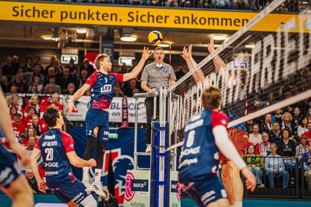 Volleyball Herren Saison 2025 2026 Volleyball Bundesliga Playoff Viertelfinale SVG Lüneburg vs.WWK Volleys Herrsching 28.03.2026 Daniel Gruvaeus ( 2 SVG Lüneburg) beim Aufgriff