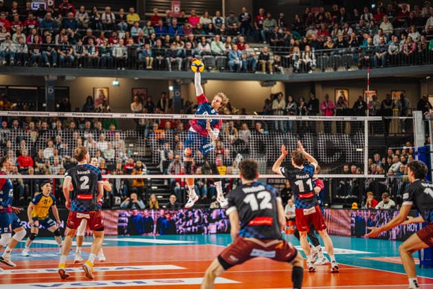 Sport Bilder des Tages Volleyball Herren Saison 2025 2026 Volleyball Bundesliga Playoff Viertelfinale SVG Lüneburg vs.WWK Volleys Herrsching 28.03.2026 Jackson Howe ( 6 SVG Lüneburg) greift ohne Block an