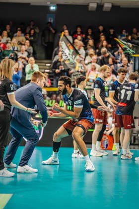 Volleyball Herren Saison 2025 2026 Volleyball Bundesliga Playoff Viertelfinale SVG Lüneburg vs.WWK Volleys Herrsching 28.03.2026 Gustavo Oscar Bryan Avila ( 9 WWK Volleys Herrsching) beim Einlauf