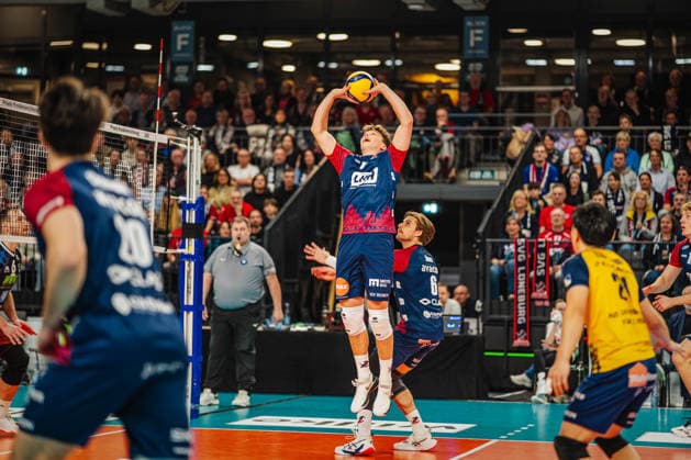 Volleyball Herren Saison 2025 2026 Volleyball Bundesliga Playoff Viertelfinale SVG Lüneburg vs.WWK Volleys Herrsching 28.03.2026 Santeri Välimaa ( 12 SVG Lüneburg) spielt den Ball zu
