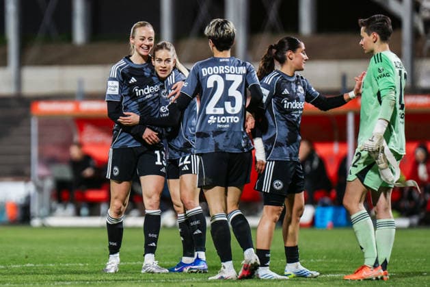 Google Pixel Frauen-Bundesliga: 1.FC Köln- Eintracht Frankfurt; 28.03.2026 Amanda Ilestedt (Eintracht Frankfurt, 13) Nadine Riesen (Eintracht Frankfurt, 22) Sara Doorsoun (Eintracht Frankfurt, 23) Ilayda Acikgoz (Eintracht Frankfurt, 20) jubeln nach dem Spiel Google Pixel Frauen-Bundesliga: 1.FC Köln- Eintracht Frankfurt: Köln, Franz-Kremer-Stadion ;28.03.2025 DFB REGULATIONS PROHIBIT ANY USE OF PHOTOGRAPHS AS IMAGE SEQUENCES AND OR QUASI-VIDEO. Copyright: xBEAUTIFULxSPORTS Freisenx