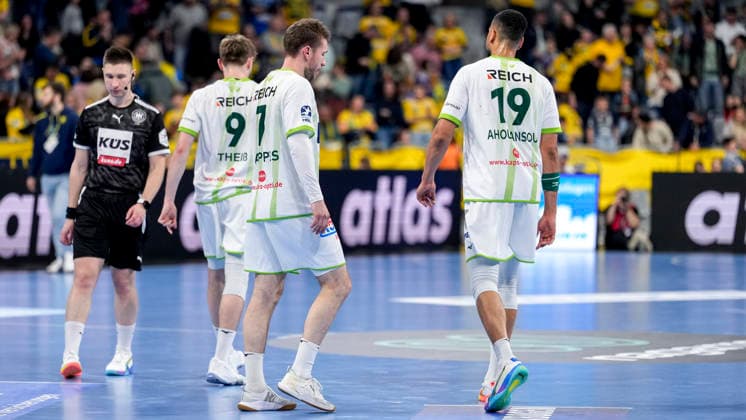 v.li.: Niklas Theiß (Theiss, HSG, 9), Dominik Mappes (HSG, 7), Philipp Ahouansou (HSG, 19), Spieler der HSG Wetzlar, enttäuscht schauend, Enttäuschung, Frustration, disappointed, pessimistisch, Aktion, Action, Spielszene, 28.03.2026, Mannheim (Deutschland), Handball, Bundesliga, Rhein-Neckar Löwen - HSG Wetzlar