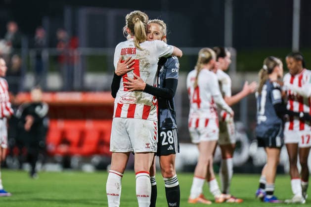 Sport Bilder des Tages Google Pixel Frauen-Bundesliga: 1.FC Köln- Eintracht Frankfurt; 28.03.2026 Pauline Bremer (1. FC Köln, 11) und Rebecka Blomqvist (Eintracht Frankfurt, 28) nach dem Spiel Google Pixel Frauen-Bundesliga: 1.FC Köln- Eintracht Frankfurt: Köln, Franz-Kremer-Stadion ;28.03.2025 DFB REGULATIONS PROHIBIT ANY USE OF PHOTOGRAPHS AS IMAGE SEQUENCES AND OR QUASI-VIDEO. Copyright: xBEAUTIFULxSPORTS Freisenx