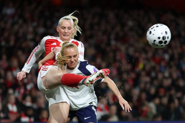 Womens Super League - Arsenal v Tottenham 28 March 2026 London - Women s Super League football - Arsenal v Tottenham Hotspur - Stina Blackstenius of Arsenal gets to the ball before Molly Elizabeth Ann Bartrip of Tottenham Hotspur - (Photo by Mark Leech). London UK Copyright: xMarkxLeechxOffside