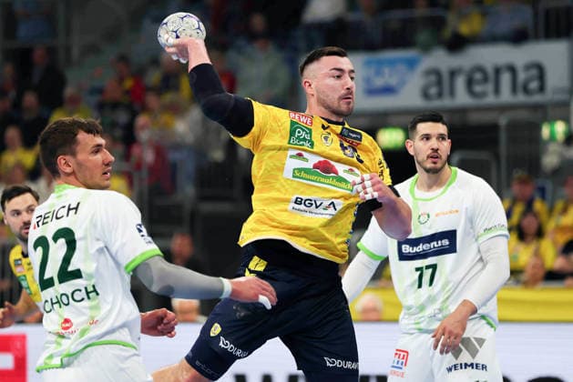 v.li. Jona Schoch (HSG Wetzlar, 22),Jannik Kohlbacher (Rhein Neckar Loewen, 80),Stefan Cavor (HSG Wetzlar, 77) GER, Rhein Neckar Loewen gegen HWG Wetzlar, Handball, 1.Bundesliga, 26.Spieltag Spielzeit 2025 2026, 28.03.2026 GER, Rhein Neckar Loewen vs. HWG Wetzlar, 1.Bundesliga, 26.Spieltag, Spielzeit 2025 2026, 28.03.2026 Mannheim Copyright: xEibner-Pressefoto JoergxHirschx EP_JHH