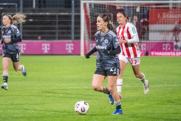 Deutschland: Fussball Google Pixel Frauen-Bundesliga 2025 2026 - 1.FC Köln vs Eintracht Frankfurt-22. Spieltag - Franz-Kremer-Stadion (Köln): am Ball Erleta Memeti (Eintracht Frankfurt, 27) Copyright: xOrhanxHabashx