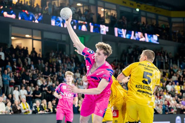 Krefeld, 28.03.2026, Handball, Herren, 2. Bundesliga, 25. Spieltag, 2025 2026: HSG Krefeld Niederrhein Bayer Dormagen Florian Boehnert (TSV Bayer Dormagen, 9) beim Torwurf Krefeld Yayla Arena NRW Germany