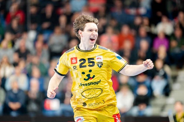 Krefeld, 28.03.2026, Handball, Herren, 2. Bundesliga, 25. Spieltag, 2025 2026: HSG Krefeld Niederrhein Bayer Dormagen Niklas Michalski (HSG Krefeld Niederrhein, 25) jubelt nach einem Treffer Krefeld Yayla Arena NRW Germany