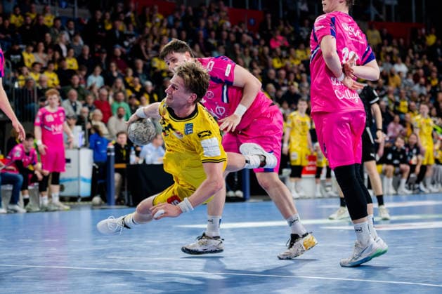 Krefeld, 28.03.2026, Handball, Herren, 2. Bundesliga, 25. Spieltag, 2025 2026: HSG Krefeld Niederrhein Bayer Dormagen Niklas Ingenpaß (HSG Krefeld Niederrhein, 55) beim Torwurf Krefeld Yayla Arena NRW Germany