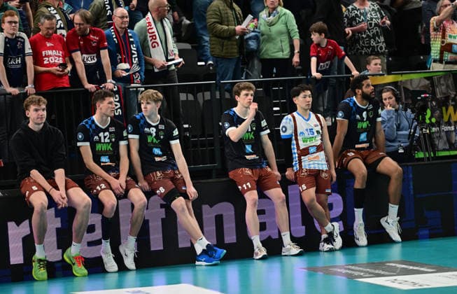 GER; 1.VBL, Play Off Viertelfinale, SVG Lueneburg vs WWK Volleys Herrsching 28.03.2026, GER; 1. VBL, PLay Off Viertelfinale, SVG Lueneburg vs WWK Volleys Herrsching, im Bild die Lueneburger Mannschaft jubelt den Sieg