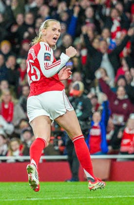 Arsenal Women v Tottenham Hotspur Women Barclays Women s Super League Stina Blackstenius of Arsenal Women celebrates after scoring her sides fifth goal during the Barclays Women s Super League match at the Emirates Stadium, London 28 03 2026 UK Newspapers OUT Copyright: xNickxEmmersonx FIL-23194-0041