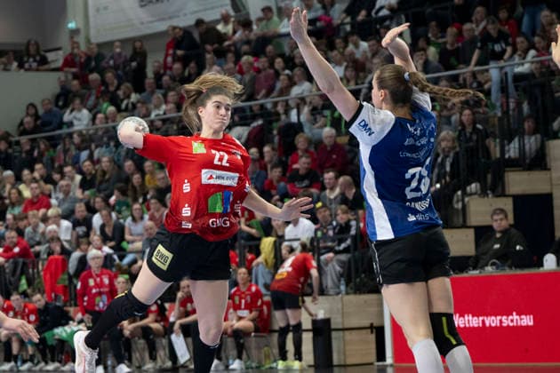 Handball Bundesliga Frauen,HBF, Saison 2025 2026 SV Union Halle-Neustadt vs.HSG Blomberg-Lippe Halle, Deutschland 28.Maerz 2026: Im Bild:v.li.Tabea Wipper (Halle) und Malin Sandberg (Blomberg) Halle Saale SWH Arena Sachsen-Anhalt Deutschland
