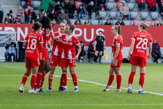 Momoko Tanikawa (FC Bayern Muenchen Frauen, 18), Natalia Padilla Bidas (FC Bayern Muenchen Frauen, 23), Arianna Caruso (FC Bayern Muenchen Frauen, 27), Georgia Stanway (FC Bayern Muenchen Frauen, 31) und Barbara Dunst (FC Bayern Muenchen Frauen, 28) bejubeln mit Edna Imade (FC Bayern Muenchen Frauen, 29) deren Tor zum 1:0 GER, FC Bayern Muenchen Frauen vs. 1. FC Nuernberg, Fussball, Google Pixel Frauen-Bundesliga, 22. Spieltag, Saison 2025 2026, 28.03.2026. (DFL DFB REGULATIONS PROHIBIT ANY USE OF PHOTOGRAPHS as IMAGE SEQUENCES and or QUASI-VIDEO). GER, FC Bayern Muenchen Frauen vs. 1. FC Nuernberg, Fussball, Google Pixel Frauen-Bundesliga, 22. Spieltag, Saison 2025 2026, 28.03.2026. Muenchen Copyright: xEibner-Pressefoto HeikexFeinerx EP_HFR