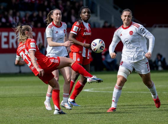 Kampf um den Ball Zweikampf von Georgia Stanway (FC Bayern Muenchen Frauen, 31) mit Lara Meroni (1. FC Nuernberg, 11) und Leia Varley (1. FC Nuernberg, 07) GER, FC Bayern Muenchen Frauen vs. 1. FC Nuernberg, Fussball, Google Pixel Frauen-Bundesliga, 22. Spieltag, Saison 2025 2026, 28.03.2026. (DFL DFB REGULATIONS PROHIBIT ANY USE OF PHOTOGRAPHS as IMAGE SEQUENCES and or QUASI-VIDEO). GER, FC Bayern Muenchen Frauen vs. 1. FC Nuernberg, Fussball, Google Pixel Frauen-Bundesliga, 22. Spieltag, Saison 2025 2026, 28.03.2026. Muenchen Copyright: xEibner-Pressefoto HeikexFeinerx EP_HFR
