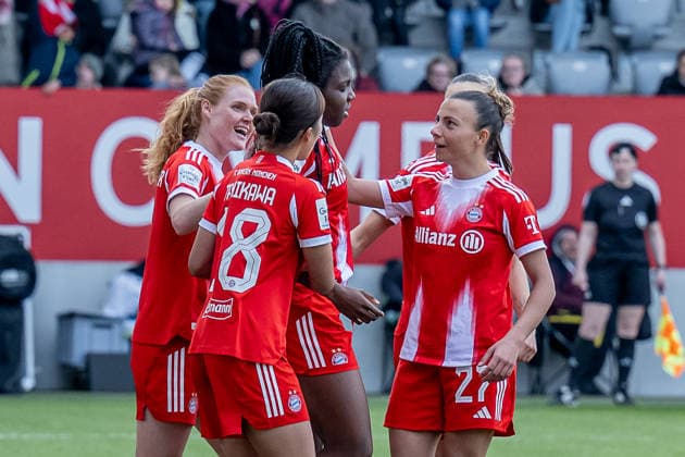 Stine Ballisager Pedersen (FC Bayern Muenchen Frauen, 03), Momoko Tanikawa (FC Bayern Muenchen Frauen, 18) und Arianna Caruso (FC Bayern Muenchen Frauen, 27) freuen sich mit Edna Imade (FC Bayern Muenchen Frauen, 29) ueber deren Tor zum 1:0 GER, FC Bayern Muenchen Frauen vs. 1. FC Nuernberg, Fussball, Google Pixel Frauen-Bundesliga, 22. Spieltag, Saison 2025 2026, 28.03.2026. (DFL DFB REGULATIONS PROHIBIT ANY USE OF PHOTOGRAPHS as IMAGE SEQUENCES and or QUASI-VIDEO). GER, FC Bayern Muenchen Frauen vs. 1. FC Nuernberg, Fussball, Google Pixel Frauen-Bundesliga, 22. Spieltag, Saison 2025 2026, 28.03.2026. Muenchen Copyright: xEibner-Pressefoto HeikexFeinerx EP_HFR