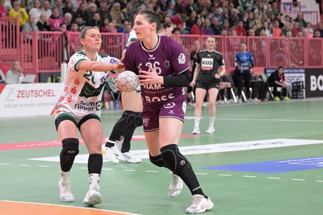 Svenja Huebner (TusSies Metzingen, 26) gegen Louisa De Bellis (FrischAuf Goeppingen, 20) TusSies Metzingen vs. FrischAuf Goeppingen , Handball, Alsco HBF, 21.Ligaspieltag, Saison 2025 2026, 28.03.2026 TusSies Metzingen vs. FrischAuf Goeppingen , Handball, Alsco HBF, 21.Ligaspieltag, Saison 2025 2026, 28.03.2026 Tuebingen Copyright: xEibner-Pressefoto TobiasxBaurx EP_TBR