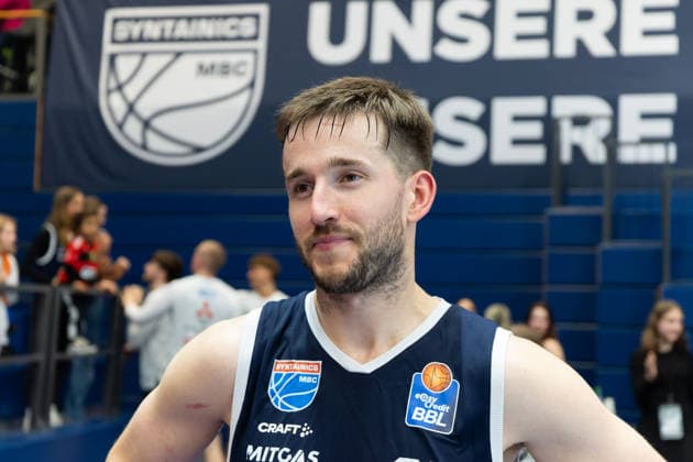 Spencer Reaves (MBC, 31) nach dem 90:82 Heimsieg, Syntainics MBC vs. Rasta Vechta, Basketball, 1. Bundesliga, Maenner, 26. Spieltag, Saison 2025 26, 28.03.2026. Weißenfels Stadthalle Sachsen-Anhalt Deutschland