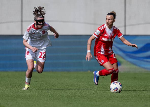 Arianna Caruso (FC Bayern Muenchen Frauen, 27) verfolgt von Julia Pollak (1. FC Nuernberg, 22) GER, FC Bayern Muenchen Frauen vs. 1. FC Nuernberg, Fussball, Google Pixel Frauen-Bundesliga, 22. Spieltag, Saison 2025 2026, 28.03.2026. (DFL DFB REGULATIONS PROHIBIT ANY USE OF PHOTOGRAPHS as IMAGE SEQUENCES and or QUASI-VIDEO). GER, FC Bayern Muenchen Frauen vs. 1. FC Nuernberg, Fussball, Google Pixel Frauen-Bundesliga, 22. Spieltag, Saison 2025 2026, 28.03.2026. Muenchen Copyright: xEibner-Pressefoto HeikexFeinerx EP_HFR