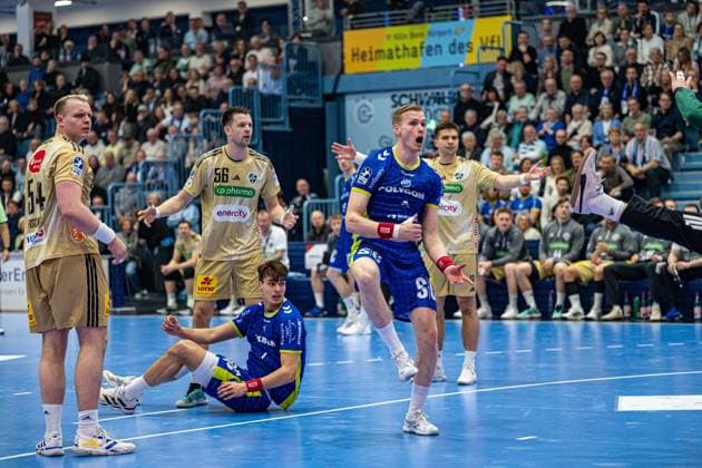 Daikin Handball Bundesliga, VfL Gummersbach - TSV Hannover Burgdorf, 28.03.2026 Justus Fischer (TSV Hannover-Burgdorf 54), Justus Fischer (TSV Hannover-Burgdorf 54), Julian Köster (VfL Gummersbach, 7), Ellidi Vidarsson (VfL Gummersbach, 4), RenÄrs UÅ¡Äins (TSV Hannover-Burgdorf 10), ; Daikin Handball Bundesliga, VfL Gummersbach - TSV Hannover Burgdorf, 28.03.2026 Copyright: xBEAUTIFULxSPORTS Erlhofx