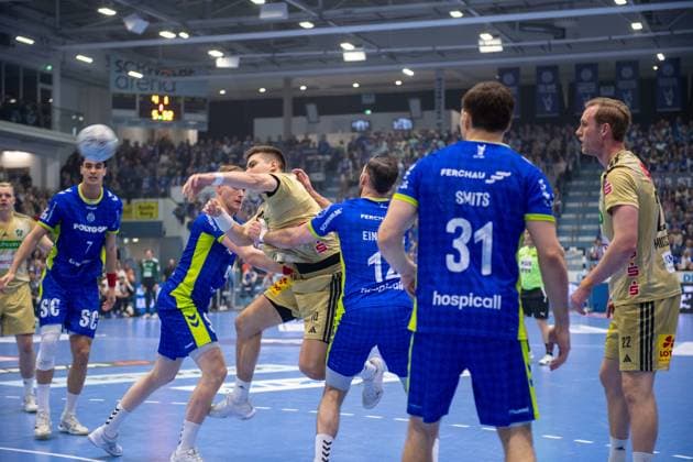 Kay Smits, Rueckraum, (VfL Gummersbach 31), RenÄrs UÅ¡Äins, Rueckraum, (TSV Hannover-Burgdorf 10),Julian Koester, Rueckraum, (VfL Gummersbach 7), VfL Gummersbach vs. TSV Hannover-Burgdorf, Daikin Handball Bundesliga, Herren , 26. Spieltag, 28.03.2026 Gummersbach NRW Deutschland