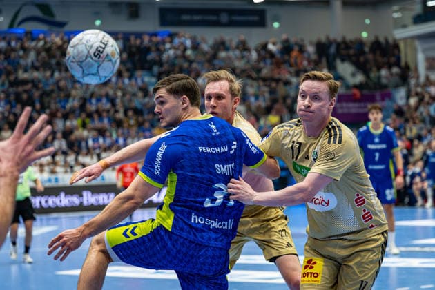 Daikin Handball Bundesliga, VfL Gummersbach - TSV Hannover Burgdorf, 28.03.2026 Kay Smits (VfL Gummersbach, 31), August Baskar Pedersen (TSV Hannover-Burgdorf 17), ; Daikin Handball Bundesliga, VfL Gummersbach - TSV Hannover Burgdorf, 28.03.2026 Copyright: xBEAUTIFULxSPORTS Erlhofx