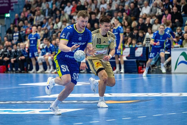 Daikin Handball Bundesliga, VfL Gummersbach - TSV Hannover Burgdorf, 28.03.2026 Kristjan HorÅ¾en (VfL Gummersbach, 27), RenÄrs UÅ¡Äins (TSV Hannover-Burgdorf 10), ; Daikin Handball Bundesliga, VfL Gummersbach - TSV Hannover Burgdorf, 28.03.2026 Copyright: xBEAUTIFULxSPORTS Erlhofx