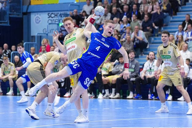 28.03.2026, xydrx, Handball, 1.HBL, VfL Gummersbach - TSV Hannover-Burgdorf, Schwalbe-Arena: Ellidi Vidarsson (VfL Gummersbach 4) im Zweikampf gegen Lukas Stutzke (TSV Hannover-Burgdorf 39) Photo: xYannisxDreimannxPressefotoKochx Nordrhein-Westfahlen Deutschland