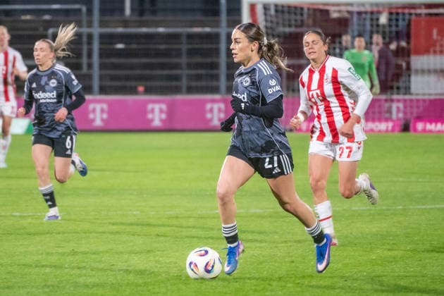 Deutschland: Fussball Google Pixel Frauen-Bundesliga 2025 2026 - 1.FC Köln vs Eintracht Frankfurt-22. Spieltag - Franz-Kremer-Stadion (Köln): am Ball Erleta Memeti (Eintracht Frankfurt, 27) Copyright: xOrhanxHabashx