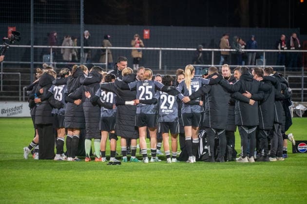 Deutschland: Fussball Google Pixel Frauen-Bundesliga 2025 2026 - 1.FC Köln vs Eintracht Frankfurt-22. Spieltag - Franz-Kremer-Stadion (Köln): nach dem Sieg Copyright: xOrhanxHabashx