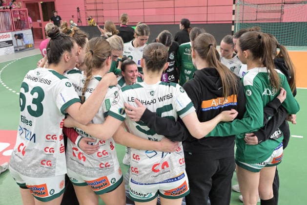 Louisa De Bellis (FrischAuf Goeppingen, 20) im Kreis ihrer Mannschaft TusSies Metzingen vs. FrischAuf Goeppingen , Handball, Alsco HBF, 21.Ligaspieltag, Saison 2025 2026, 28.03.2026 TusSies Metzingen vs. FrischAuf Goeppingen , Handball, Alsco HBF, 21.Ligaspieltag, Saison 2025 2026, 28.03.2026 Tuebingen Copyright: xEibner-Pressefoto TobiasxBaurx EP_TBR