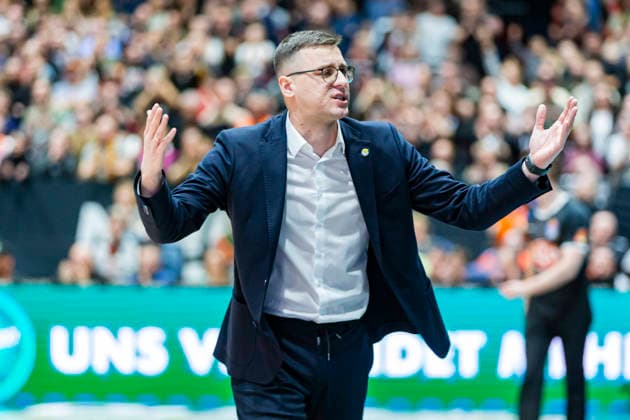 28.03.2026, xomx, Basketball easyCredit BBL Bundesliga, NINERS Chemnitz - EWE Baskets Oldenburg v.l. Lazar Spasic (EWE Baskets Oldenburg Headcoach Trainer). Portrait, Portraet, Chemnitz
