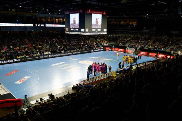 Krefeld, 28.03.2026, Handball, Herren, 2. Bundesliga, 25. Spieltag, 2025 2026: HSG Krefeld Niederrhein Bayer Dormagen Die Halle während einer Auszeit Krefeld Yayla Arena NRW Germany