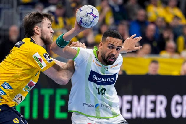 v.li.: Steven Plucnar Jacobsen (RNL, 9), Philipp Ahouansou (HSG, 19), Zweikampf, Spielszene, Duell, duel, tackle, tackling, Dynamik, Action, Aktion, 28.03.2026, Mannheim (Deutschland), Handball, Bundesliga, Rhein-Neckar Löwen - HSG Wetzlar