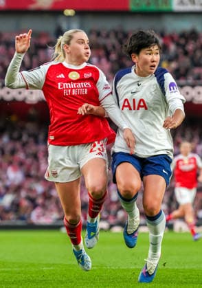 Arsenal Women v Tottenham Hotspur Women Barclays Women s Super League Alessia Russo of Arsenal Women tussles with Maika Hamano of Tottenham Hotspur Women during the Barclays Women s Super League match at the Emirates Stadium, London 28 03 2026 UK Newspapers OUT Copyright: xNickxEmmersonx FIL-23194-0058