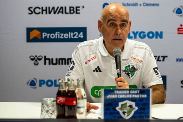 Juan Carlos Pastor in der PK, Cheftrainer, (TSV Hannover-Burgdorf), VfL Gummersbach vs. TSV Hannover-Burgdorf, Daikin Handball Bundesliga, Herren , 26. Spieltag, 28.03.2026 Gummersbach NRW Deutschland