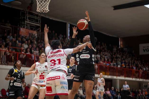 Kennedy Dickie (Nr 1 Panthers), Oceane Noemie Monpierre (Nr 31 Panthers9 und Alyssa Brown (Nr 44 Luchse) - GiroLive Panthers Osnabrück 59:81 TK Hannover Luchse - 1. DBBL 22. Spieltag 28.03.2026 GiroLive Panthers Osnabrück gegen TK Hannover Luchse