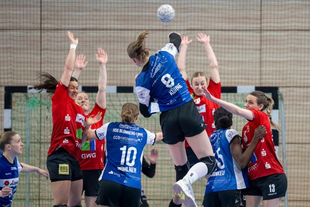 Handball Bundesliga Frauen,HBF, Saison 2025 2026 SV Union Halle-Neustadt vs.HSG Blomberg-Lippe Halle, Deutschland 28.Maerz 2026: Im Bild:v.li.Maxi Mühlner Muehlner (Blomberg) und Nieke Kühne Kuehne (Blomberg) Halle Saale SWH Arena Sachsen-Anhalt Deutschland