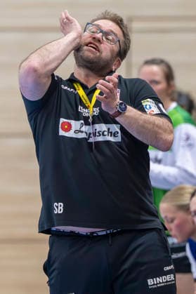 Handball Bundesliga Frauen,HBF, Saison 2025 2026 SV Union Halle-Neustadt vs.HSG Blomberg-Lippe Halle, Deutschland 28.Maerz 2026: Im Bild:Trainer Steffen Birkner (Blomberg) Gestik, Geste, gestikuliert, Halle Saale SWH Arena Sachsen-Anhalt Deutschland