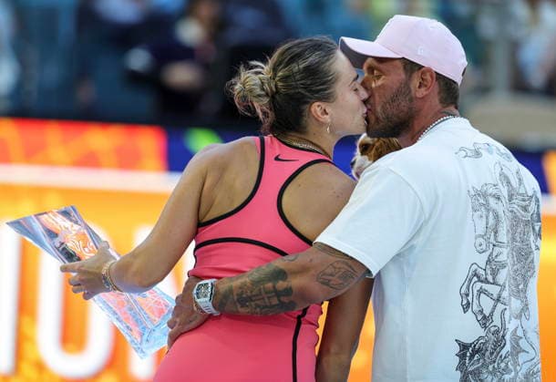 Tennis 2026 Miami Open - Women s final Aryna Sabalenka kisses her boyfriend Georgios Frangulis during the trophy ceremony after winning the women s singles final of the 2026 Miami Open tennis tournament at the Hard Rock Stadium in Miami, Florida, USA, 28 March 2026. MIAMI FLORIDA United States  Copyright: xCRISTOBALxHERRERA-ULASHKEVICHx