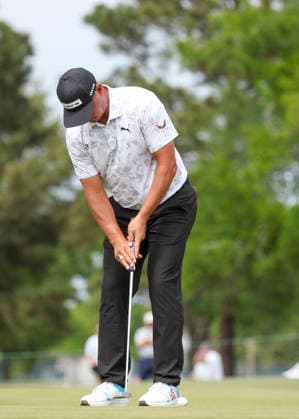 HOUSTON, TX - MARCH 28: Gary Woodland (USA) puts on 11 green during the third round of the Texas Children s Houston Open on March 28, 2026, at Memorial Park Golf Course, Houston, Texas. (Photo by Leslie Plaza Johnson Icon Sportswire) GOLF: MAR 28 PGA, Golf Herren Texas Children s Houston Open EDITORIAL USE ONLY Icon2603281053