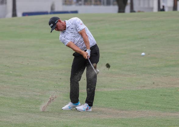 HOUSTON, TX - MARCH 28: Gary Woodland (USA) hits his approach shot on 18 during the third round of the Texas Children s Houston Open on March 28, 2026, at Memorial Park Golf Course, Houston, Texas. (Photo by Leslie Plaza Johnson Icon Sportswire) GOLF: MAR 28 PGA, Golf Herren Texas Children s Houston Open EDITORIAL USE ONLY Icon2603281293