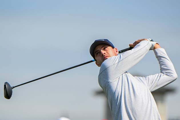 HOUSTON, TX - MARCH 28: Alex Smalley (USA) watches his tee shot on 1 during the third round of the Texas Children s Houston Open on March 28, 2026, at Memorial Park Golf Course, Houston, Texas. (Photo by Ken Murray Icon Sportswire) GOLF: MAR 28 PGA, Golf Herren Texas Children s Houston Open EDITORIAL USE ONLY Icon2603280043