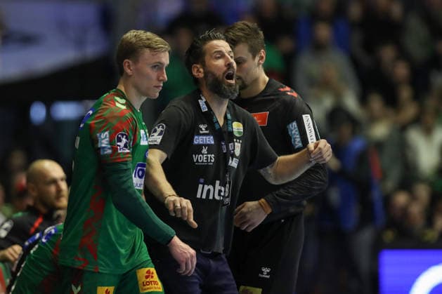 28.03.2026, xtgx, Handball, Daikin HBL, SC Magdeburg - Füchse Berlin v.l. Gisli Thorgeir Kristjansson (Magdeburg, 10), Bennet Wiegert (Magdeburg, Trainer) Magdeburg